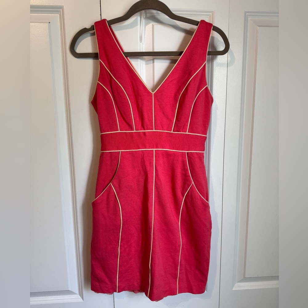 Trina Turk Hibiscus Sheath / Bodycon Dress with Contrasting Piping Size 2